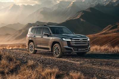Toyota Land Cruiser 300 gets a hybrid powertrain